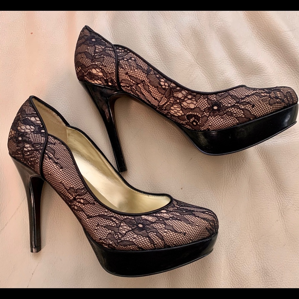 Guess Lace Pump